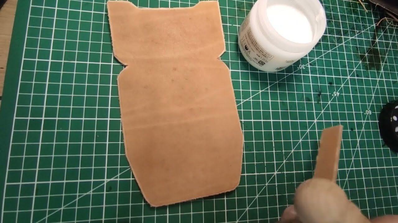 Fabrication d'un porte-cartes en cuir