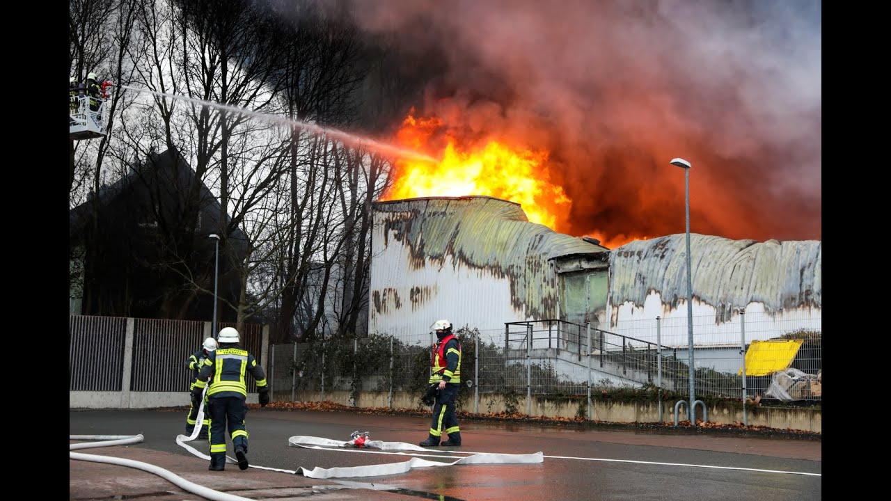 [ERKRATH] Vollbrand eines Gewerbebetriebes