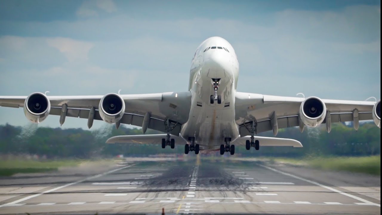 (Rare) Qantas A380 visit     Go around , arrival and take off at London Gatwick