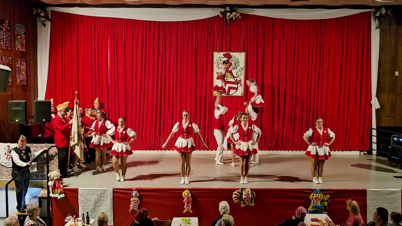 Auftritt Tanzcorps der KG Burgknappen Rut-Wiess Hürth-Kendenich