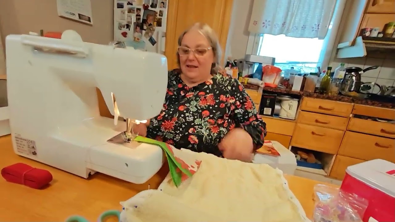 Joulukalenterin 2025 luukku 22: Näppispyyhe - Tapahtuu mummolassa !