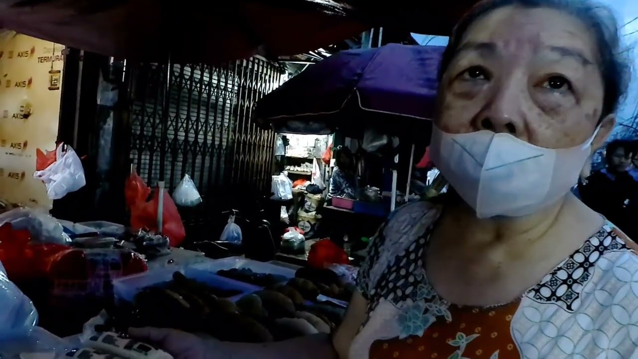 Pagi ini aku dan mama mau ke pasar rajawali memakai brica AE3X 
