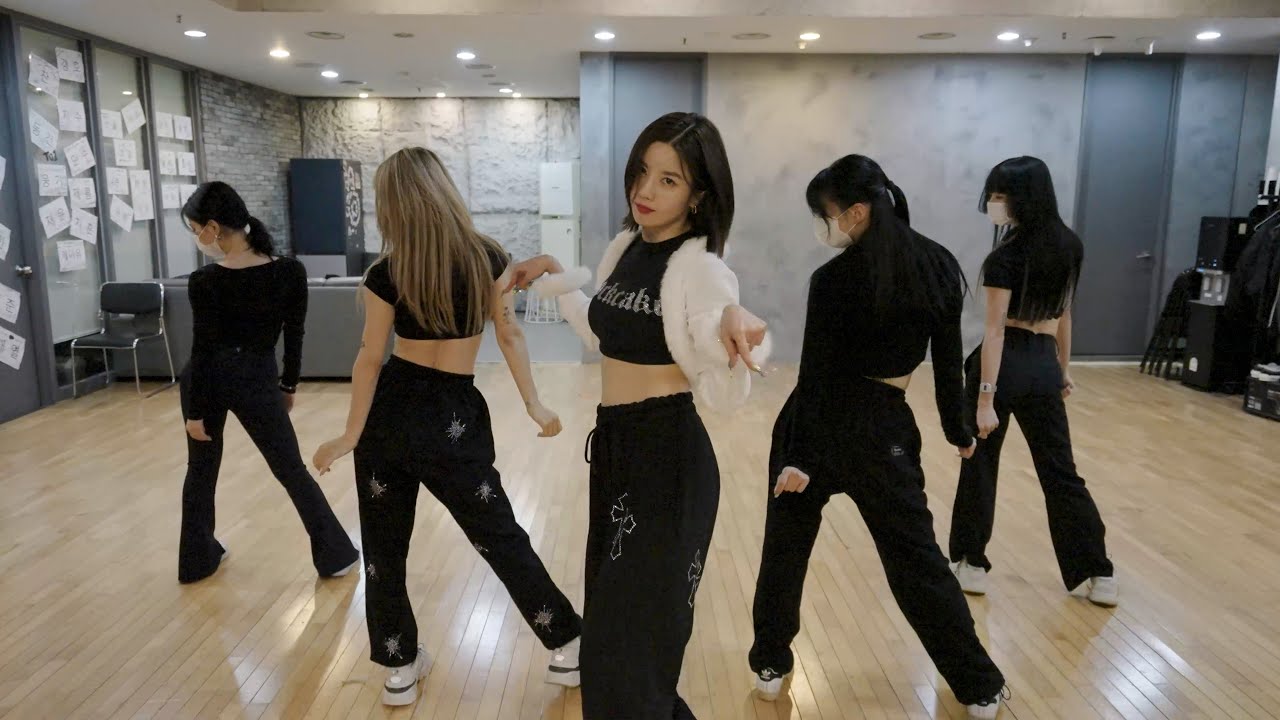 권은비(KWON EUN BI) 'Glitch' Dance Practice (Moving Ver.)