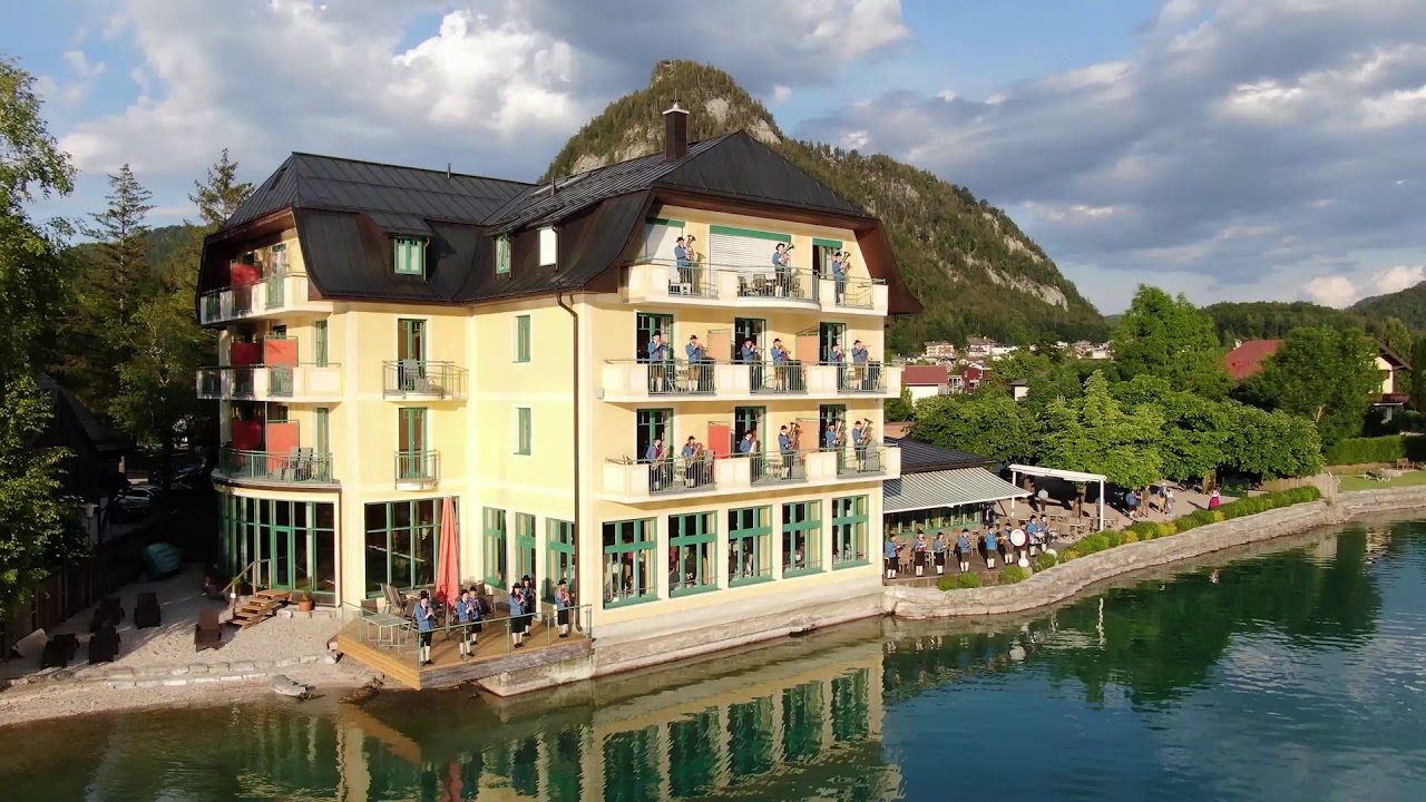 Trachtenmusikkapelle Fuschl am See spielt direkt am Fuschlsee