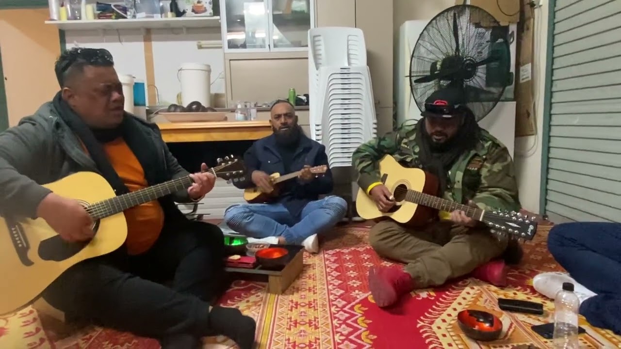 ‘Upe ‘o ‘Uluvalu (Malu ‘efiafi, pea tafi Tonga) w lyrics