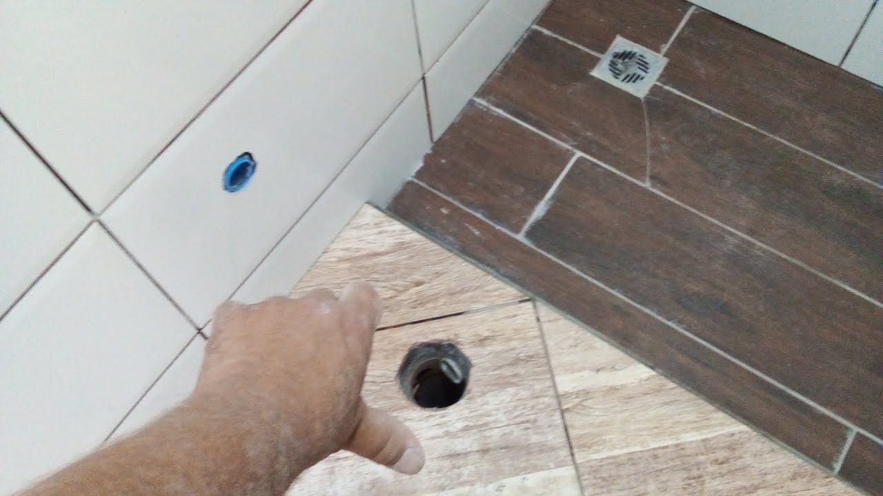 Qual é a distância mínima que eu deixo do centro do ponto do vaso sanitário até o box do banheiro