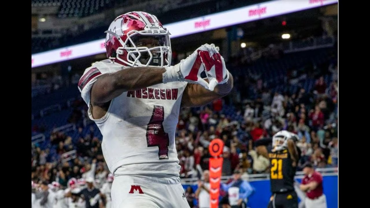 2023 MHSAA D2 Football Finals: Muskegon 33 Warren De La Salle 21 (November 25, 2023)