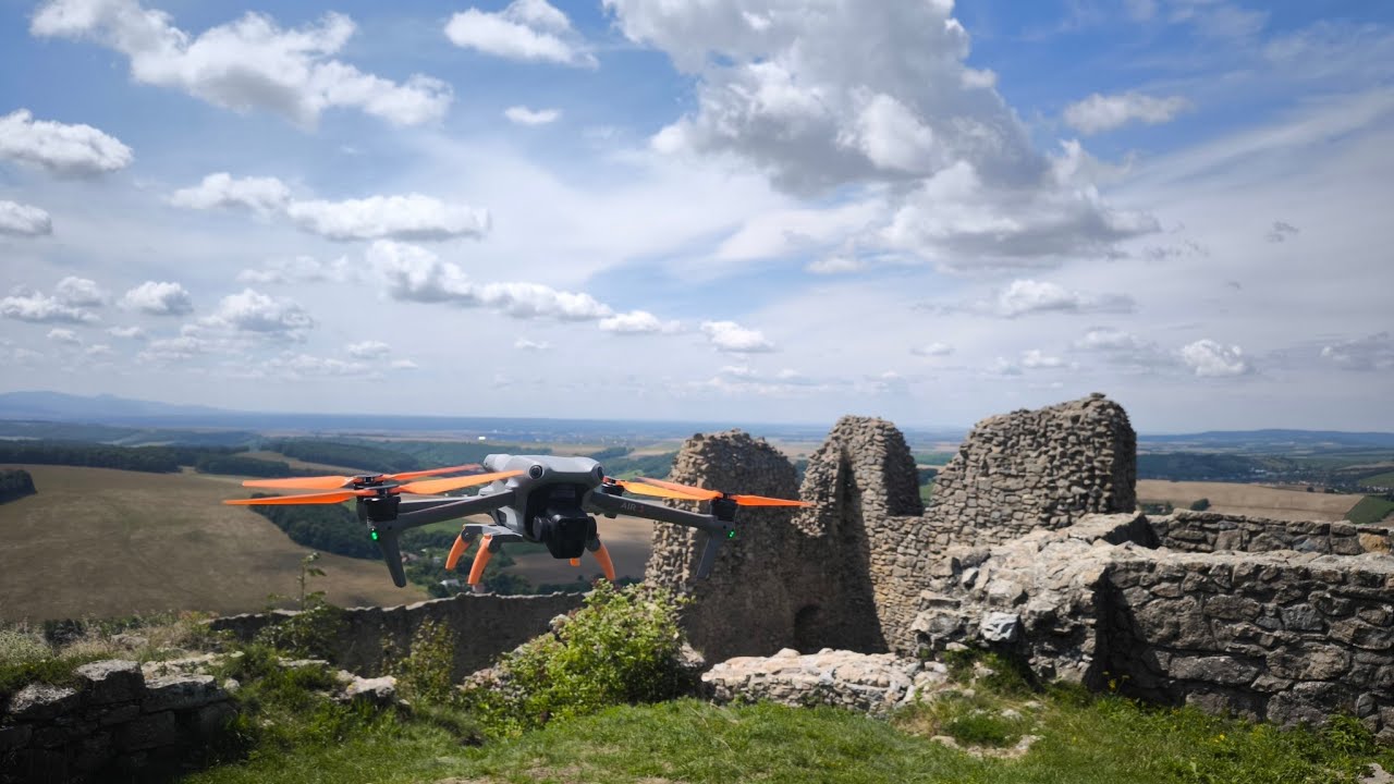 Branč (SK) dvěma pohledy :) DJI Air 3 a Avata 2