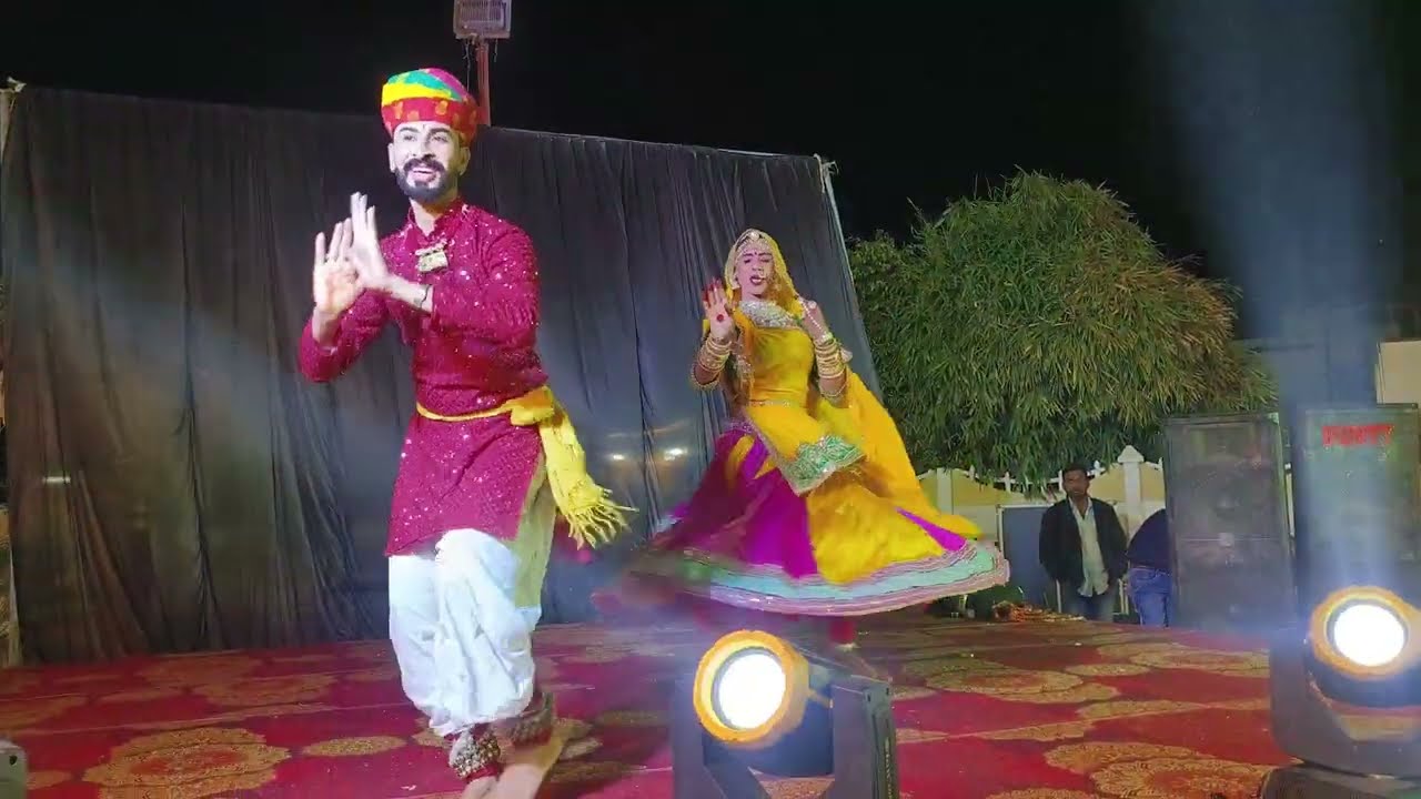 दोनों भाइयों का सभ्य और मर्यादित नृत्य,पीली लुगड़ी के झाला सु रुकाई मेटा डोर,