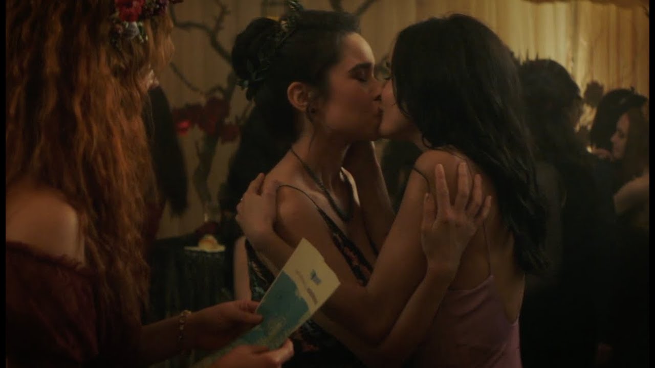 Bess & Addy - 4x01 (Nancy Drew)