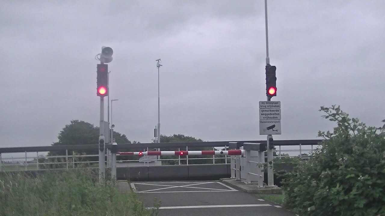 Brugopening Brug Ritsumasyl//Dutch Bridge Opens