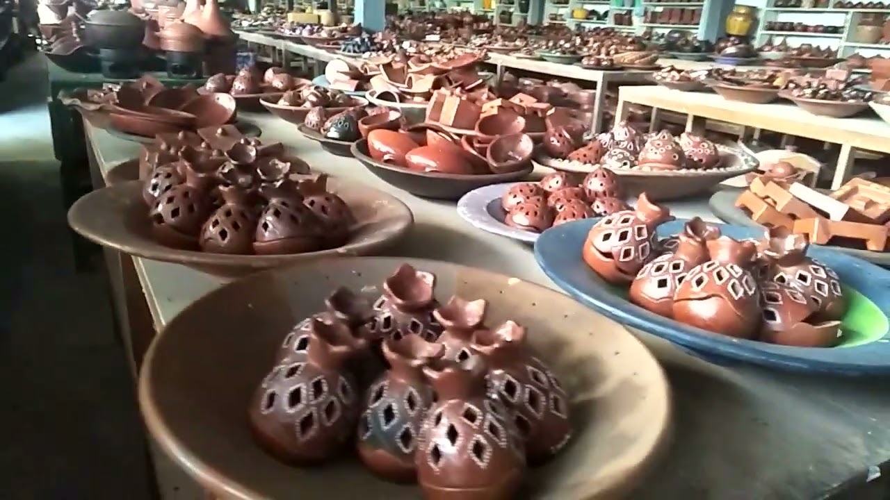 Lombok Pottery Design & Collection In Village Of Banyumulek