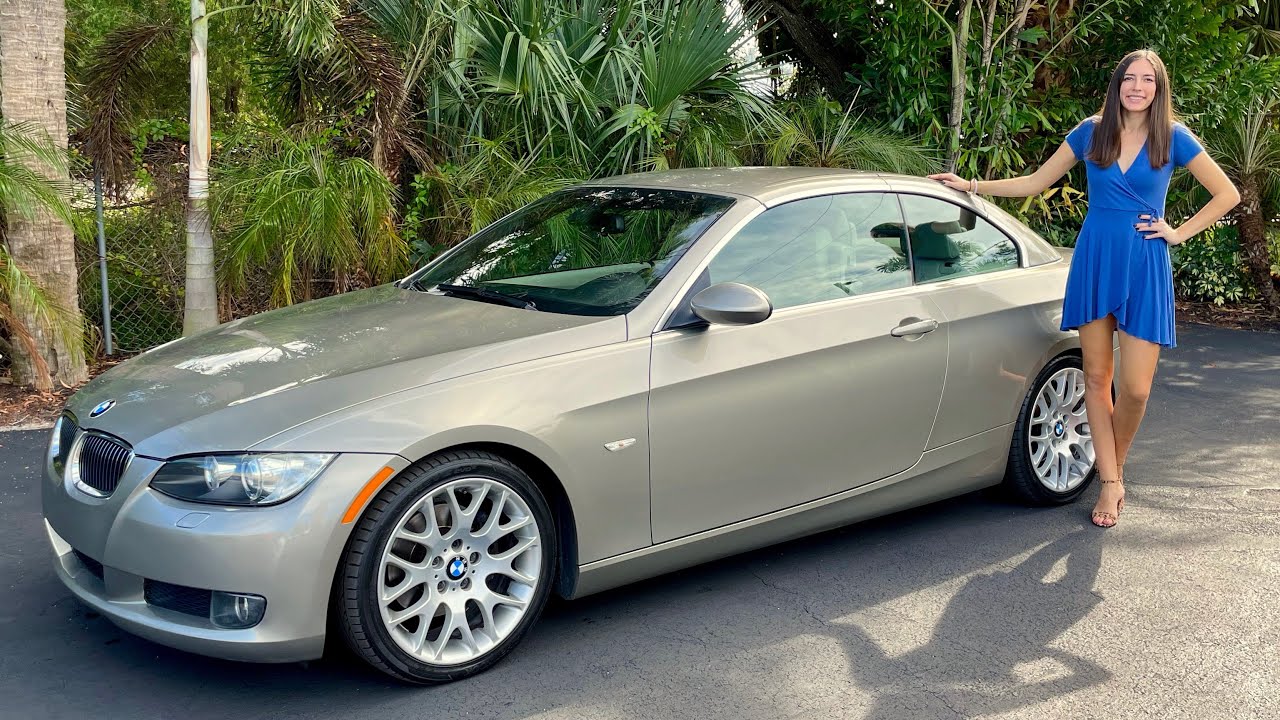 2009 BMW 328i Convertible (E93) - First BMW Model with Retractable Hardtop
