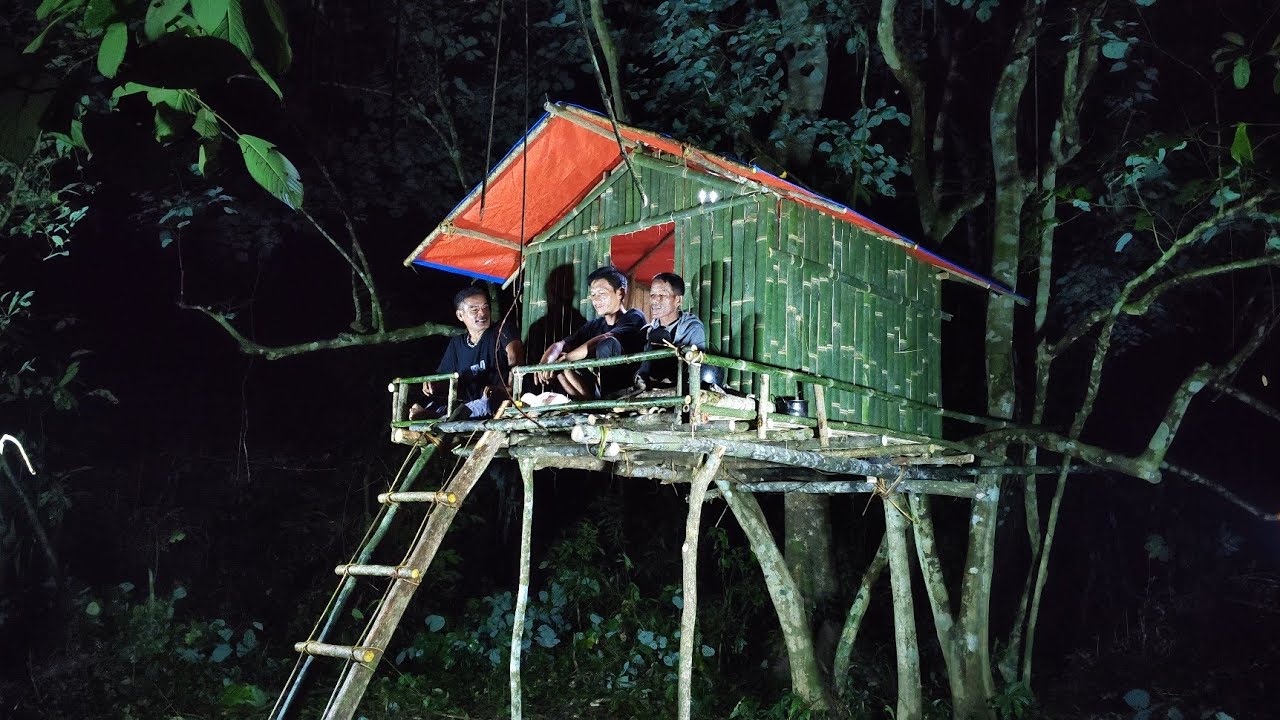 Camping di hutan angker bersama kawan kawan bakar ikan di saat hujan