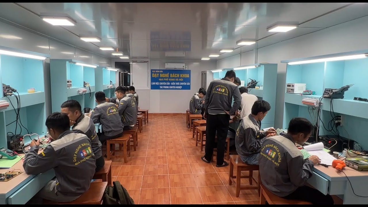 Lớp thực hành nâng cao sửa chữa bo mạch Điều hòa, Tủ lạnh, Máy giặt - môi trường chuyên nghiệp.