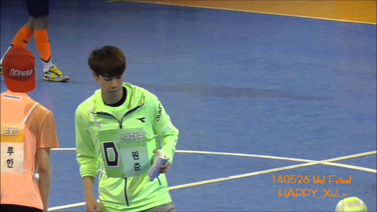 140526 MBC@Idol Futsal EXO Xiumin Luhan warm-up
