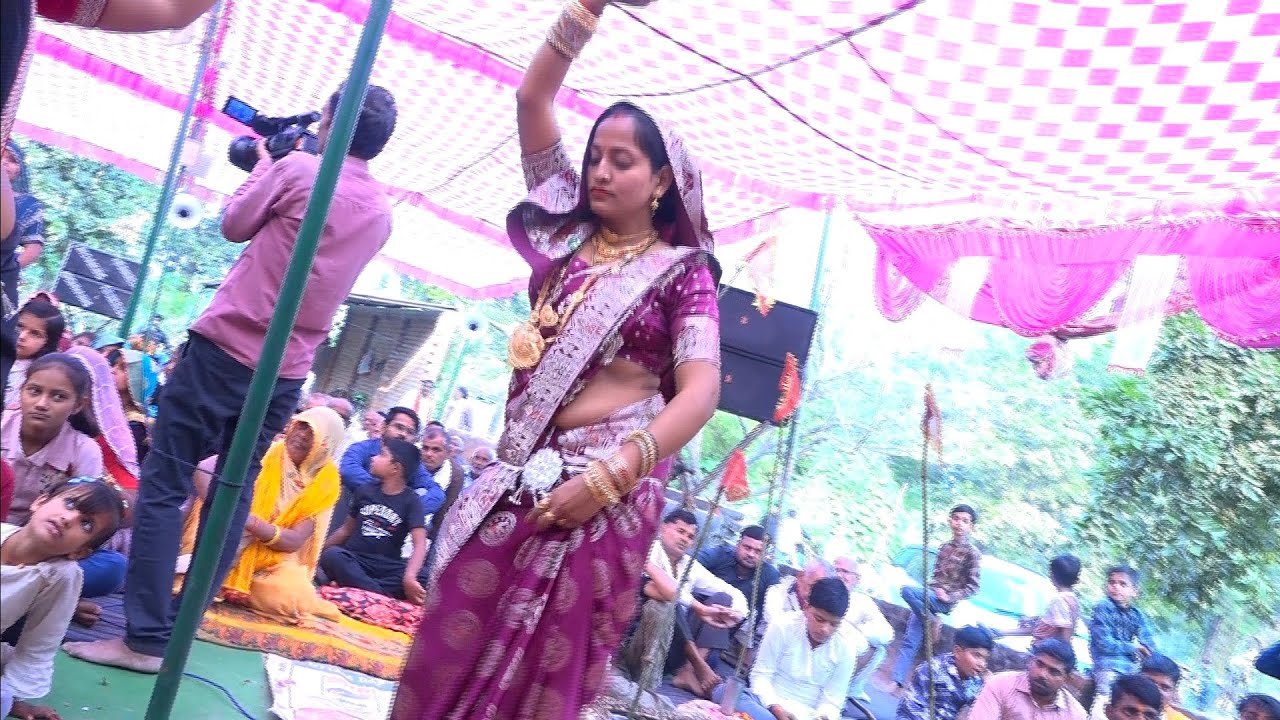 चतुरी पुरा में प्रधान की लड़की ने यूपी में नम्बर 1 किया डांस ✓अंगूठी बीच हरो नगीना "अंशू शास्त्री 