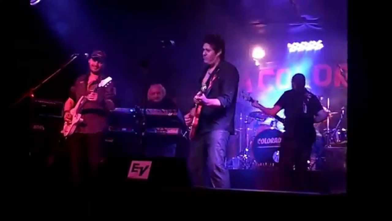 Gabe Treiyer Band interpretando 
