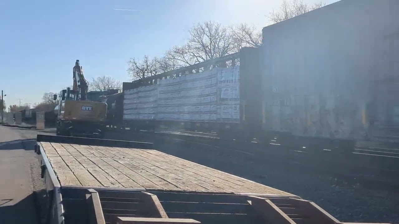 (OMG) Rare Lashup on The Leighton Sub With a IC Geep,Ex BC Rail C44-9WL and Gevo With a Unique Horn 