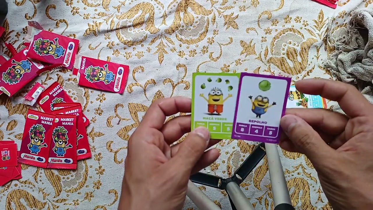 Abrindo figurinhas dos minions mufatto market mania