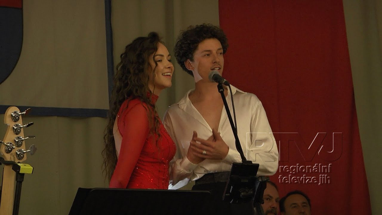 Mašková s Cinou zářili na plese