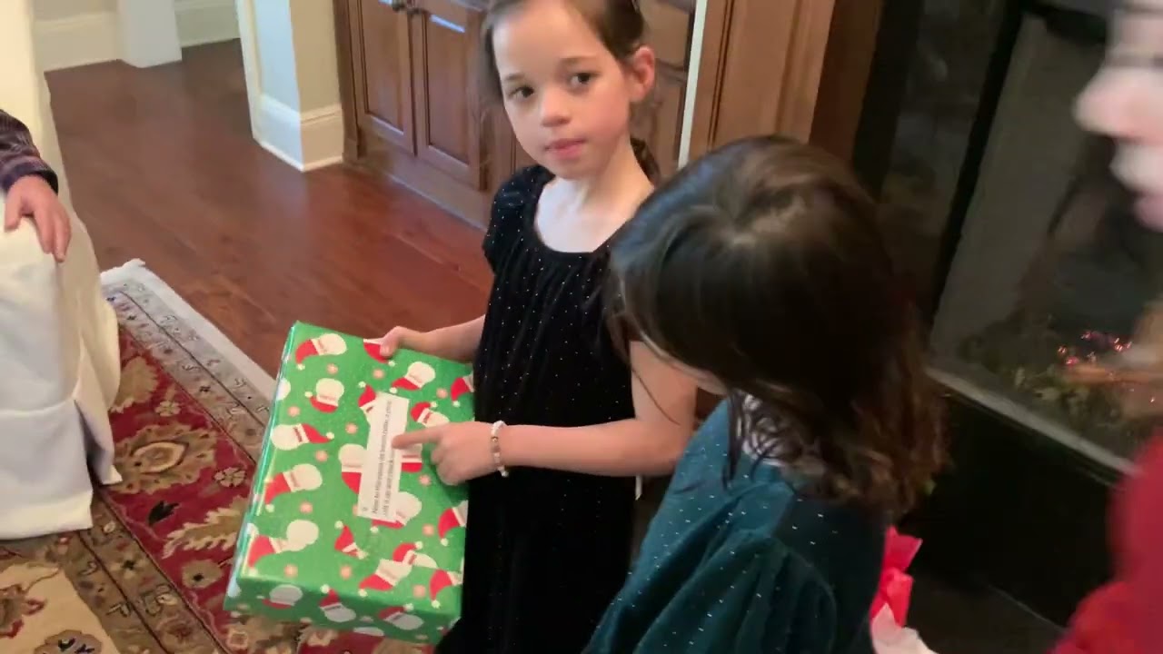 Dylan, Avery, and Hayden’s Christmas Scavenger Hunt