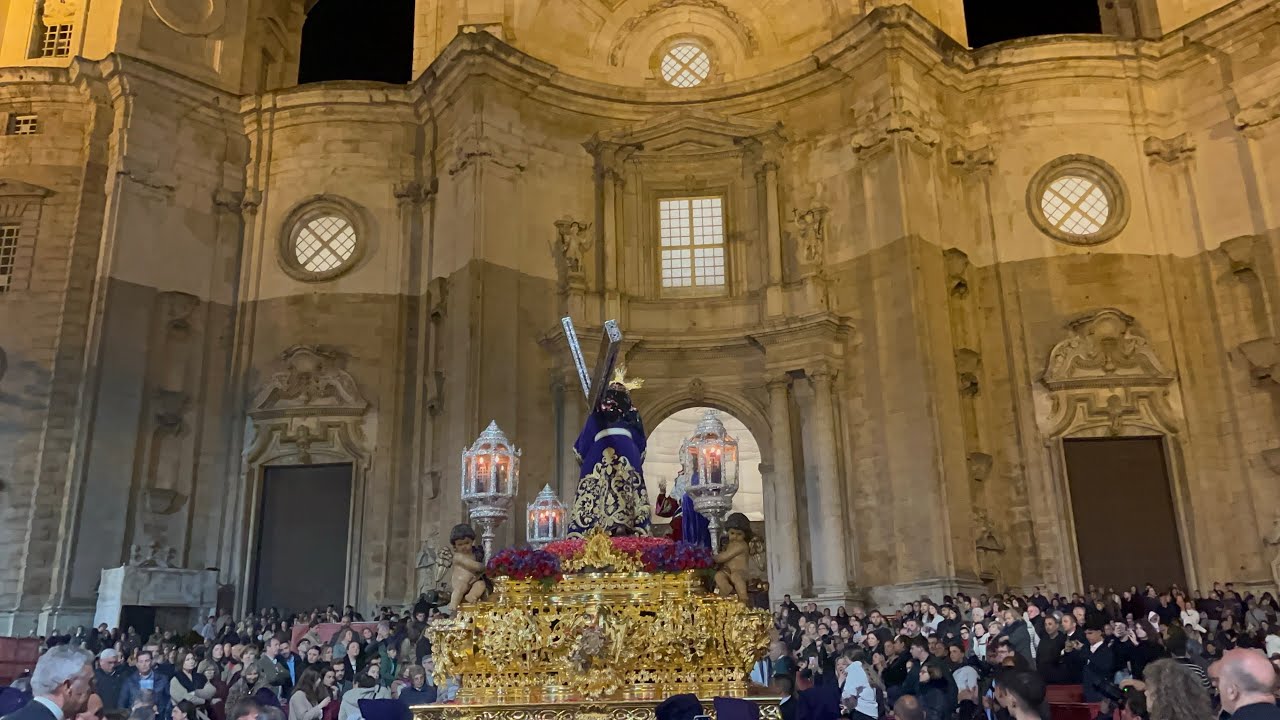 Subida a catedral del nazareno de Santa Maria regidor perpetuo de Cádiz