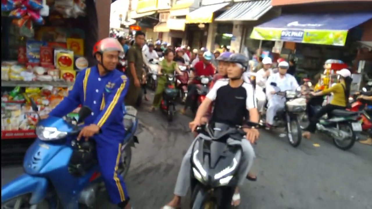 hôm nay 21/12/2025 ,22/12/ 2024 ÂL , là ngày ngàn thu Vĩnh biệt mẹ, huhu