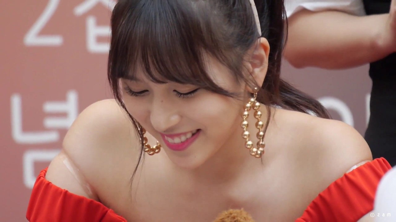 레드오프숄더 트와이스 미나 클로즈업 (트와이스팬사인회)