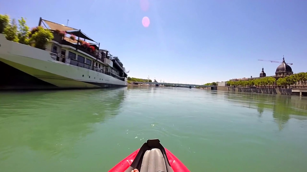 Kayak gonflable Twist  sur le Rhône à travers Lyon