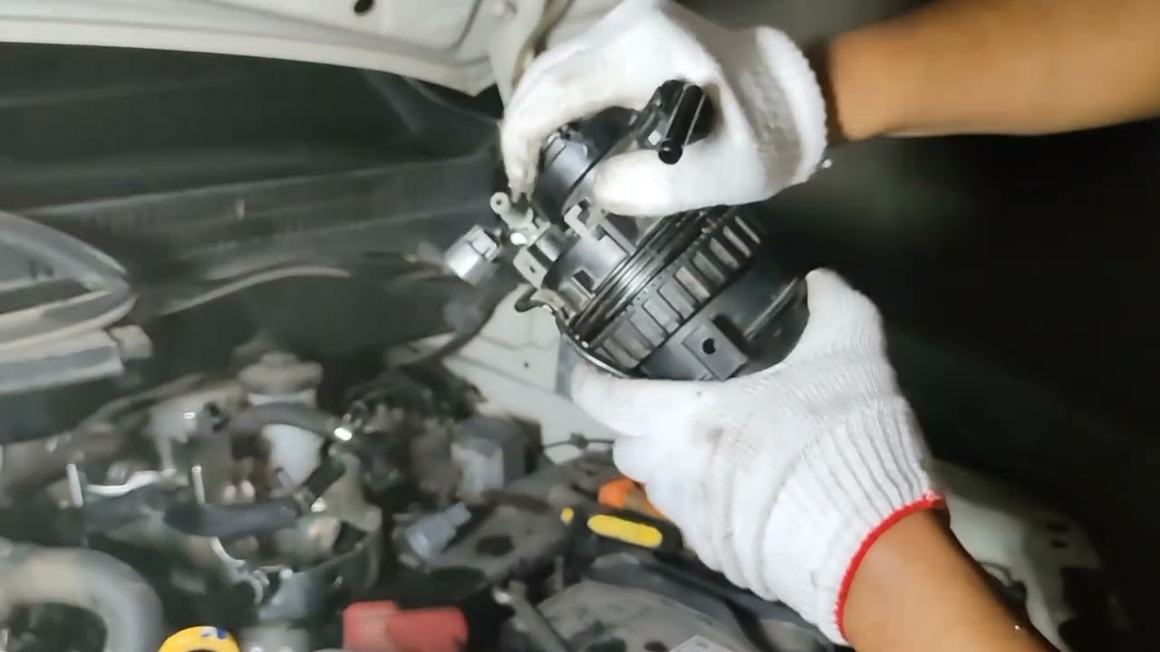 Toyota Innova 2.8|Fuel Filter Change#automotive #maintenance