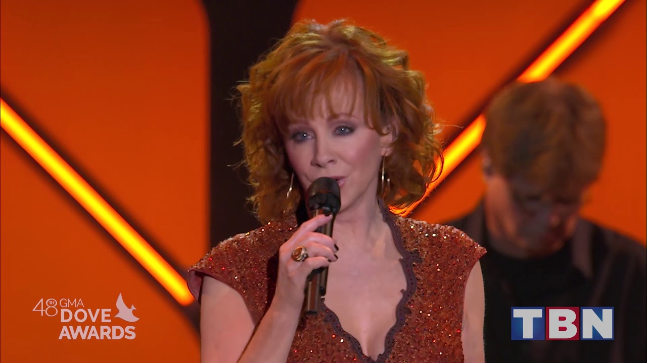 Reba McEntire Performs 