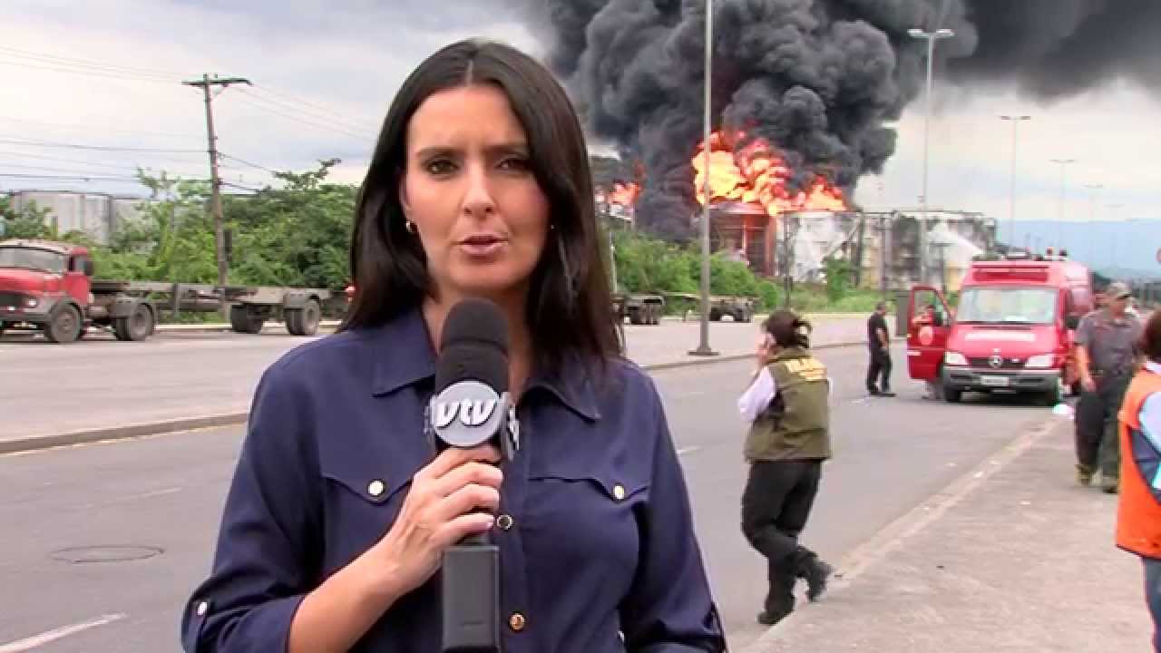 Bombeiros continuam tentando controlar incêndio em Santos