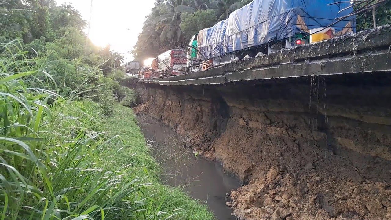 Matinding Pagkasira 😱 ng kalsada sa Camarines sur. Nagdulot ng Pahirap sa mga motorista at byahero… 