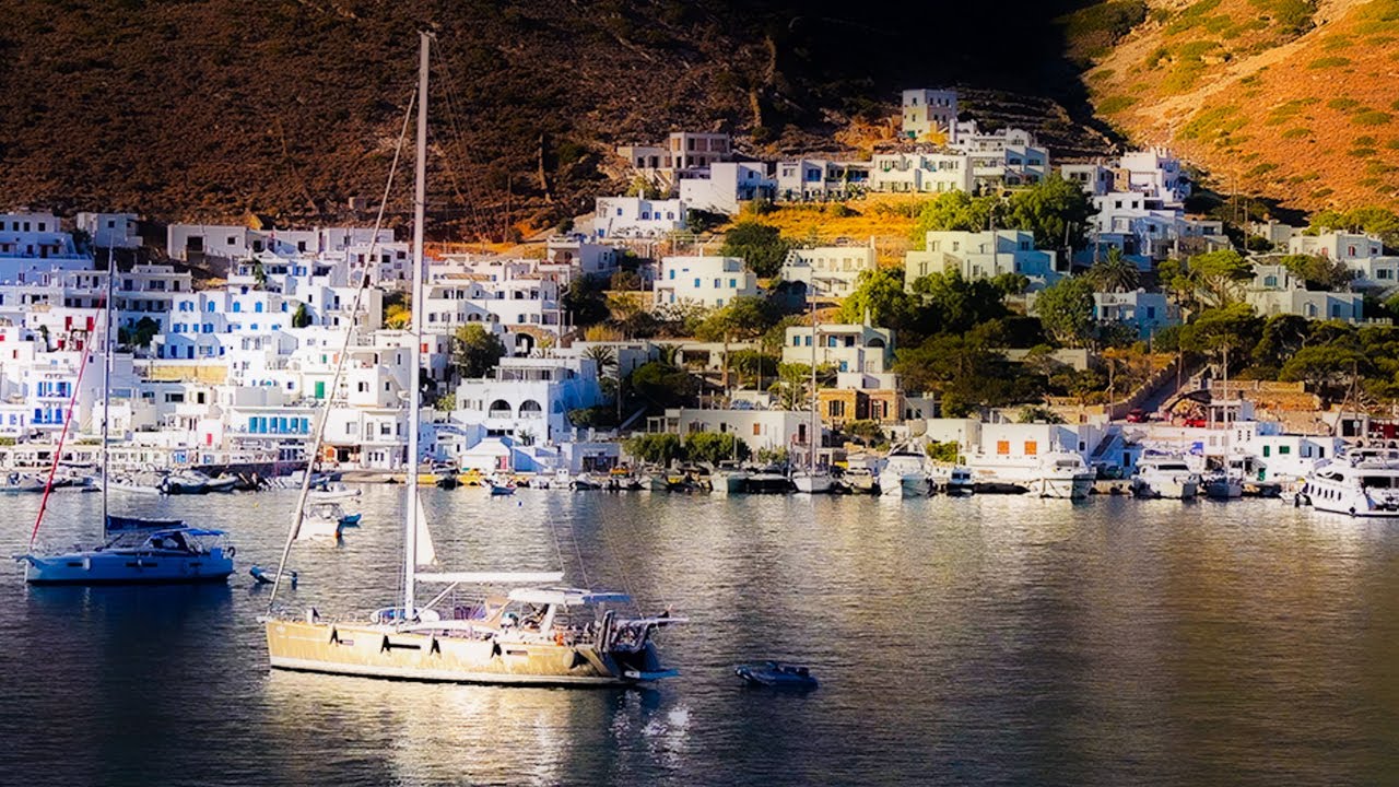 KAMARES: THE BEAUTIFUL PORT-VILLAGE OF SIFNOS ISLAND 🇬🇷