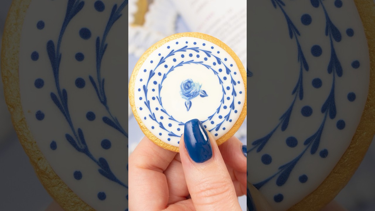 Как сделать королевскую розу из глазури #декорированныепеченья #искусствопеченья #дизайнпеченья #...