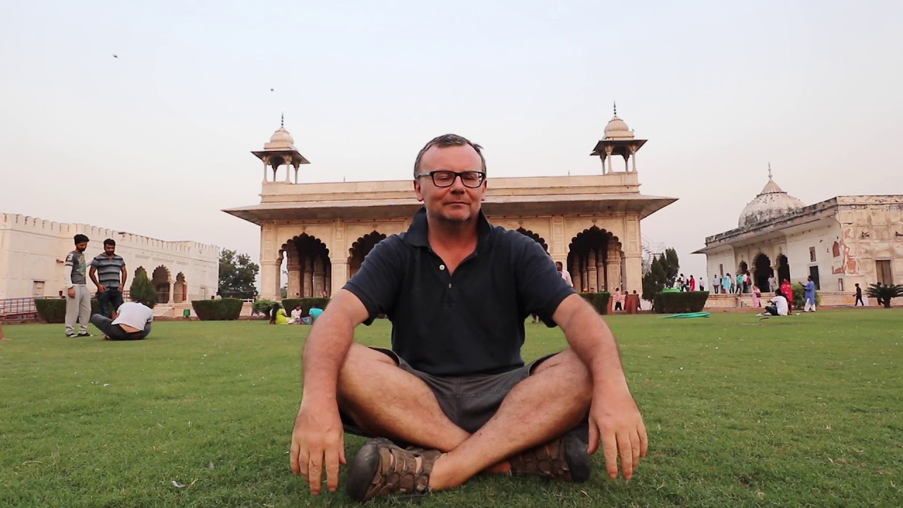 New Delhi Red Fort & a crazy foreigner talking to himself in India – Varanasi to Delhi India vlog 5