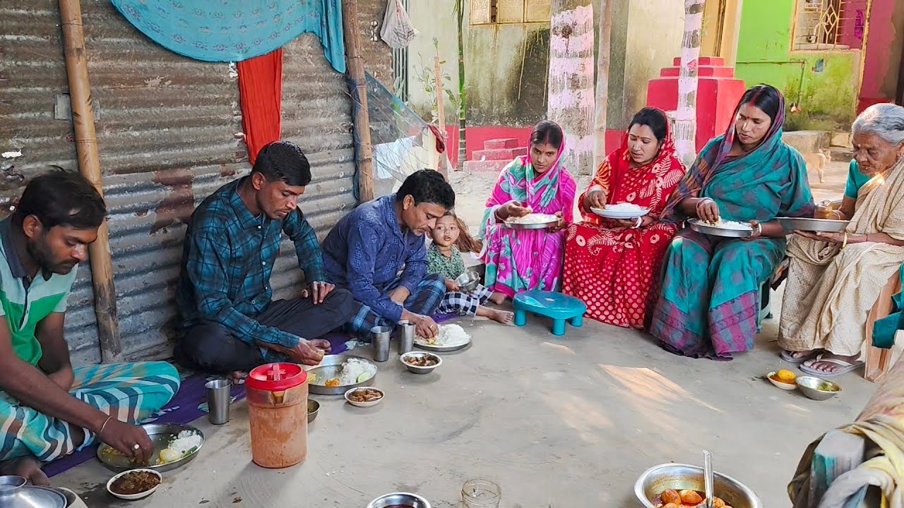 আজ তিন পরিবার মিলে পিকনিক খেলাম 
