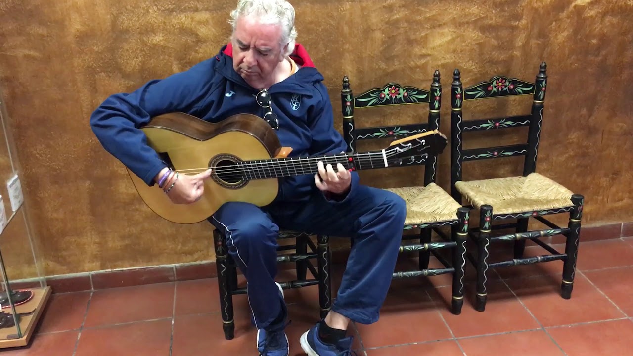 Nueva guitarra de Pantoja para el maestro Paco Cortes