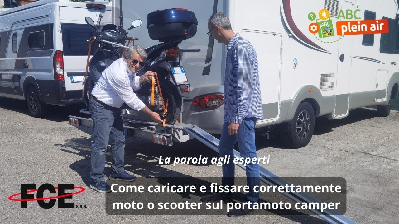 Come caricare e fissare correttamente moto o scooter sul portamoto camper - FCE SAS