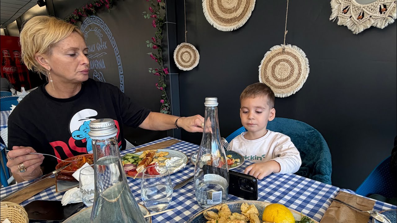 DE LA HANZIS HAUS AM FUGIT LA ALEXANDRA SA VEDEM PE NEPOTICA REGINA