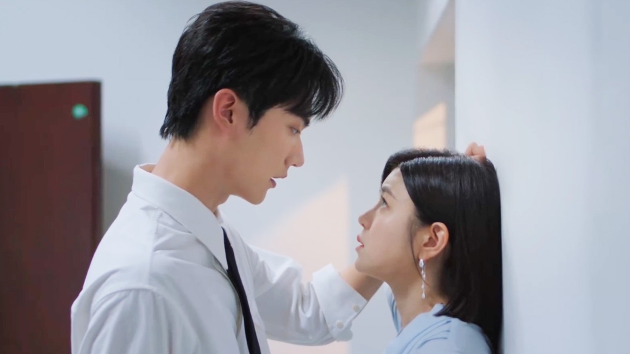 🌹小奶狗醉酒失控強吻姐姐！隱忍愛意在這一刻爆發 #周柯宇 #陈妍希 #2026 #甜宠剧 #爱情 #最新电视剧 #狙击蝴蝶 #都市情感剧 #drama #chinesedrama
