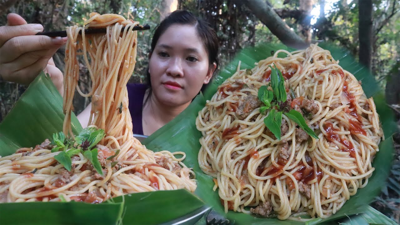 Yummy Cooking Spaghetti Recipe In Jungle Eating So Delicious || Quick and Easy Spaghetti  Recipes