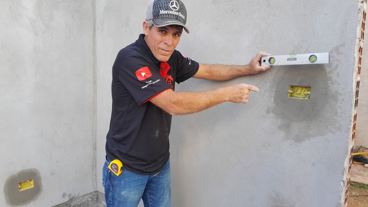 Pedreiro ensina nova técnica para chumbar caixinhas de luz rápido e fácil. 