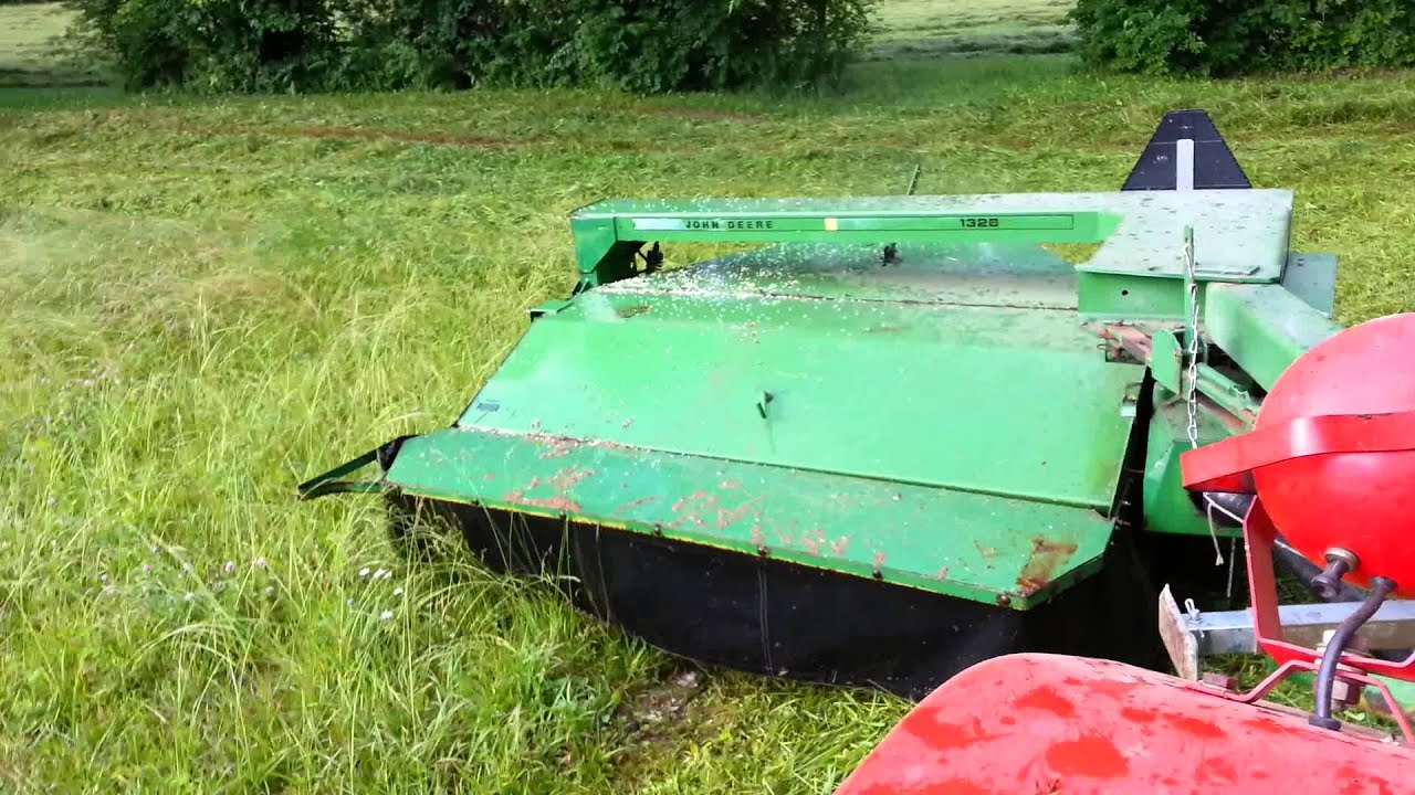 Johndeere 1326 discbine mowing hay