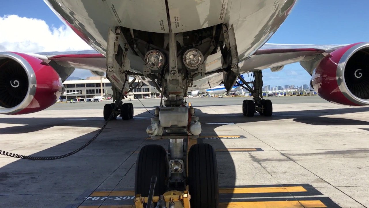 Boeing 767-200 push back and start up in Honolulu!
