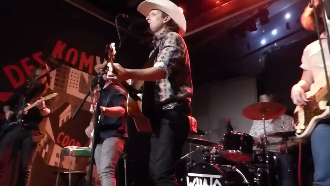 WAR HAYDEN & THE OUTLIERS  (Barcelona 21-11-2025)