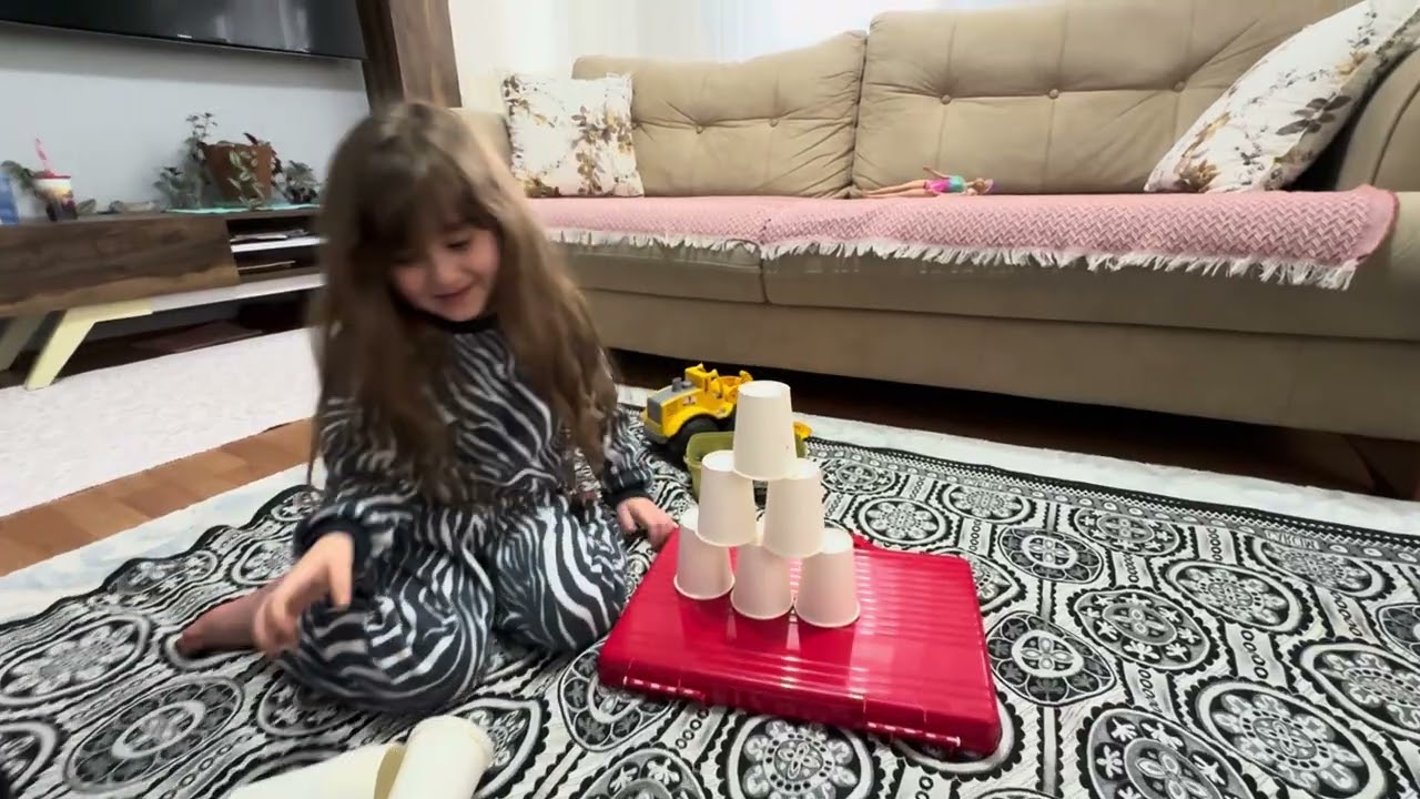 🤷‍♀️CEMRE DEĞİŞİK OYUNLAR İCAT EDİYOR 😱
