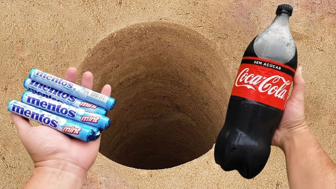COCA-COLA E MENTOS DENTRO DE UM BURACO !! ( EXPERIMENTO - &Aacute;REA SECRETA )
