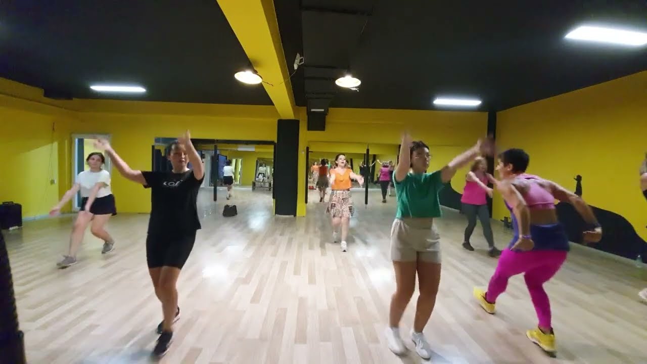 ZUMBA #mevabiensinti #lakonga choreo @rociosl11   #despuesdelaplaya #badbunny #zjronygratereaut